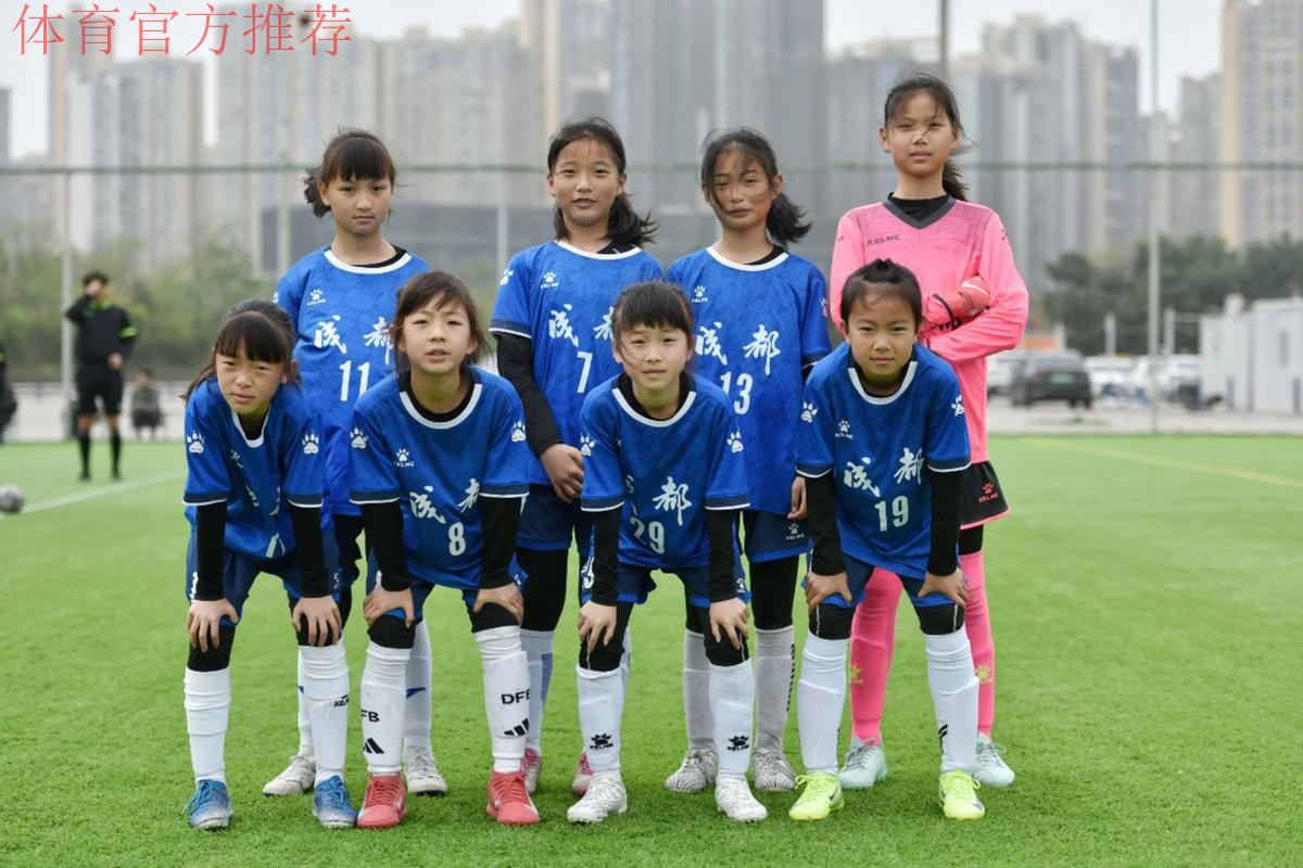 传播女足精神、分享成长经验——女乙联赛球队走进成都中小学校园